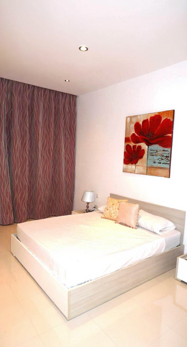 Apartment in St Julian's - 3 beds, 2 baths — 5