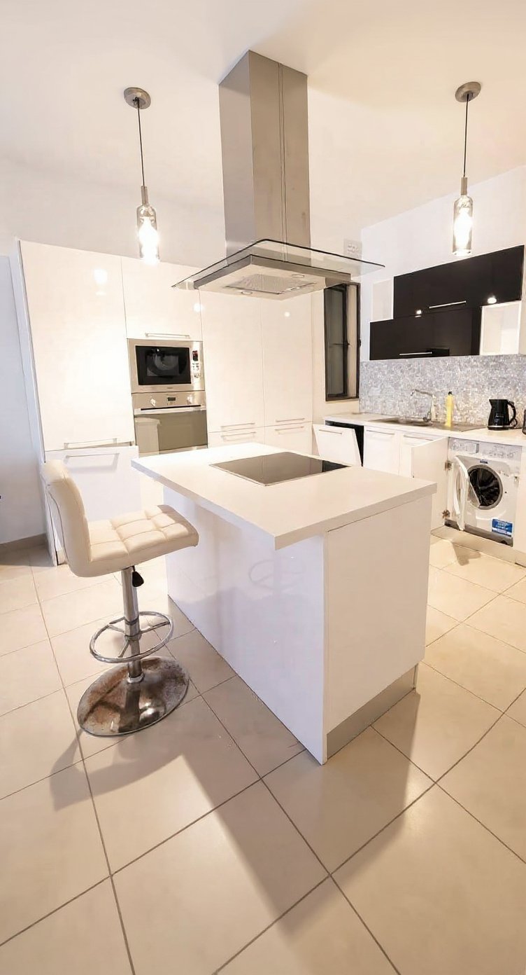 Apartment in San Giljan - 3 beds, 2 baths — 2