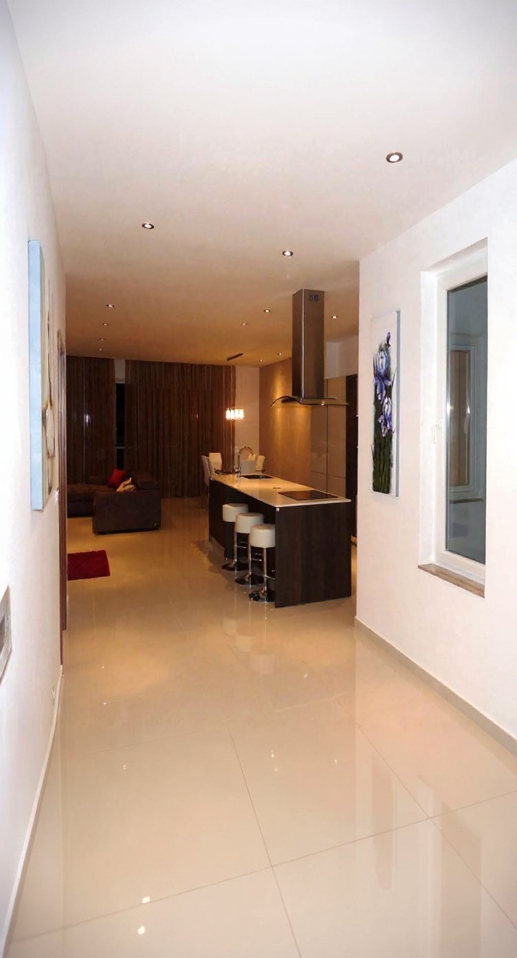 Apartment in St Julian's - 3 beds, 2 baths — 1