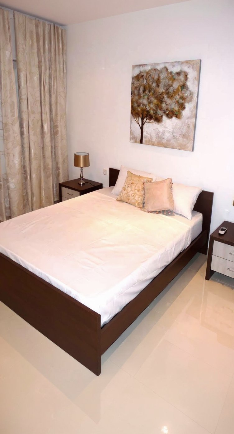 Apartment in St Julian's - 3 beds, 2 baths — 3