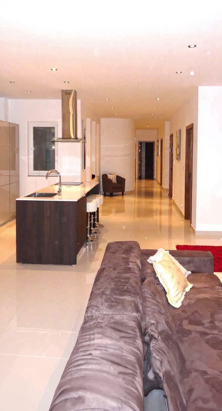 Apartment in St Julian's - 3 beds, 2 baths — 5