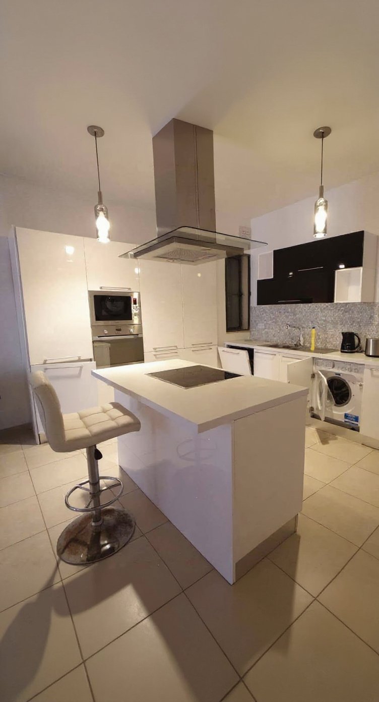 Apartment in Swieqi - 3 beds, 2 baths — 3