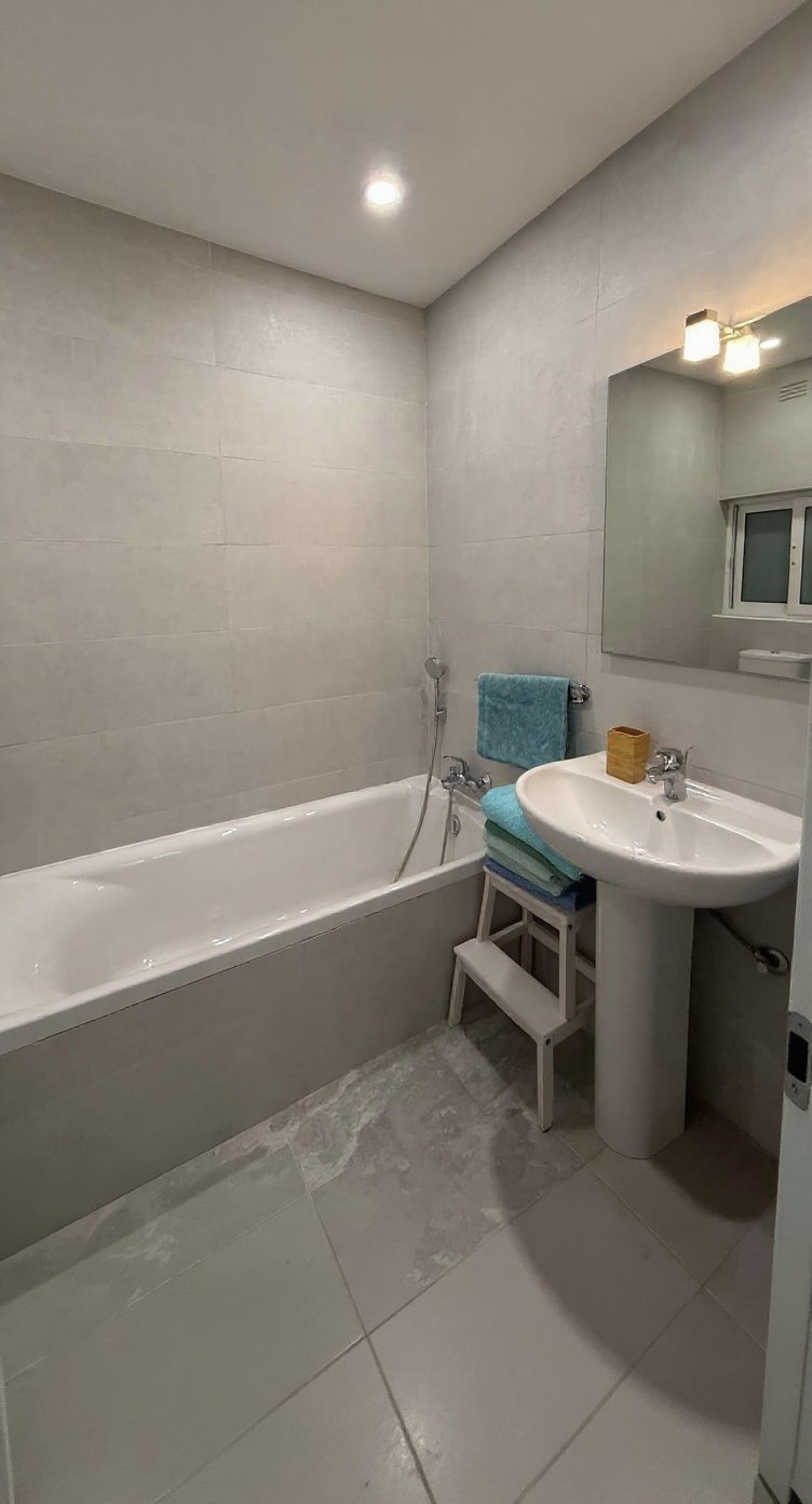 Apartment in Swieqi - 3 beds, 2 baths — 5