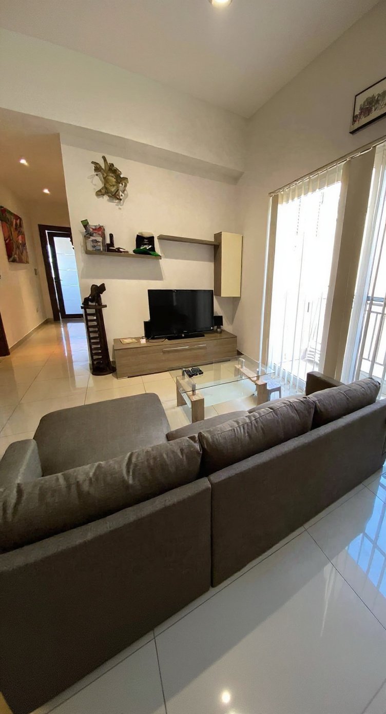 Apartment in St Julian's - 3 beds, 2 baths — 2