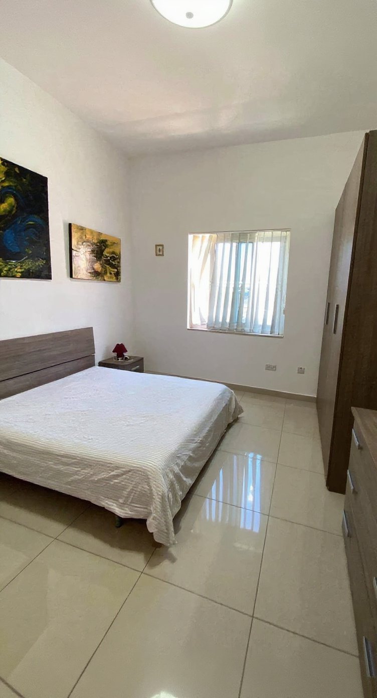 Apartment in St Julian's - 3 beds, 2 baths — 3