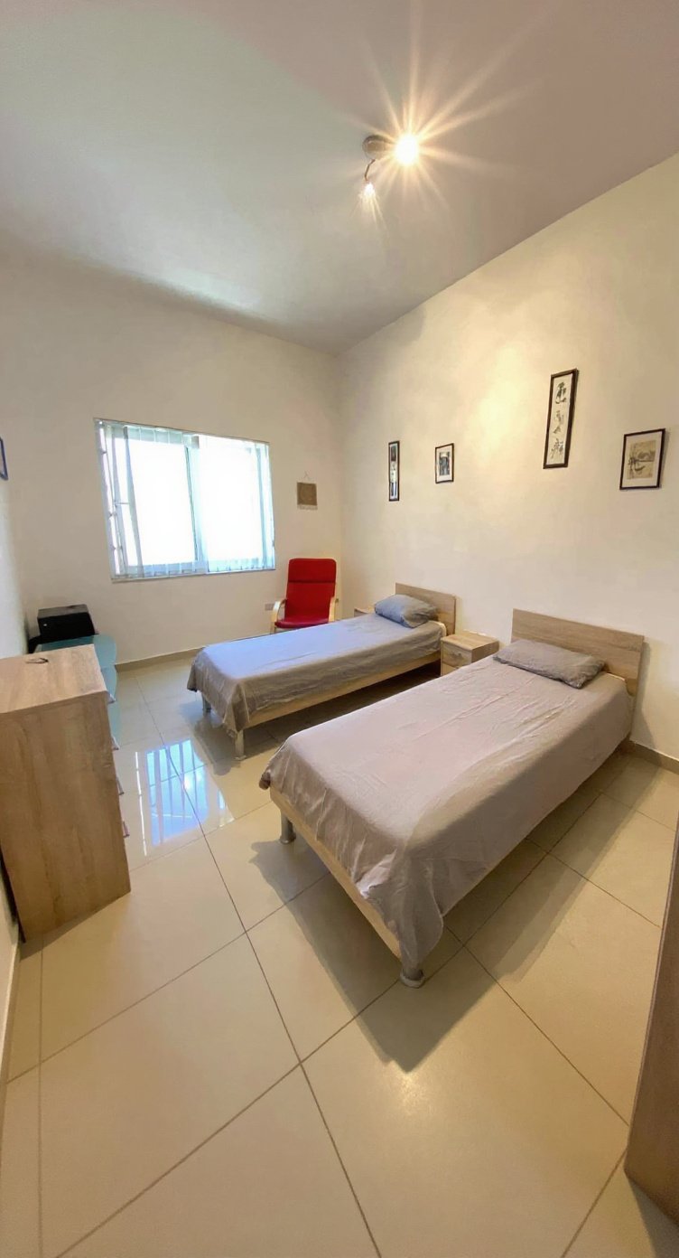 Apartment in St Julian's - 3 beds, 2 baths — 4