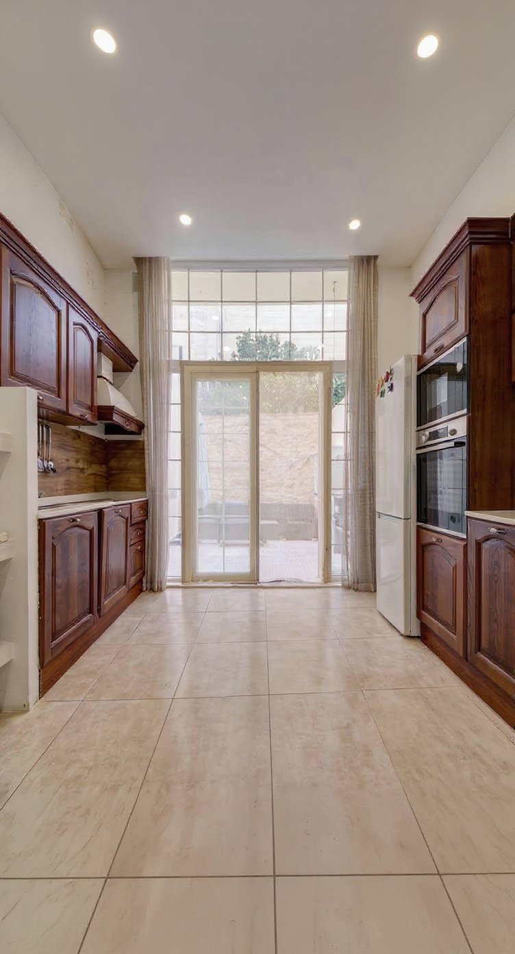 Townhouse in Sliema - 5 beds, 4 baths — 4