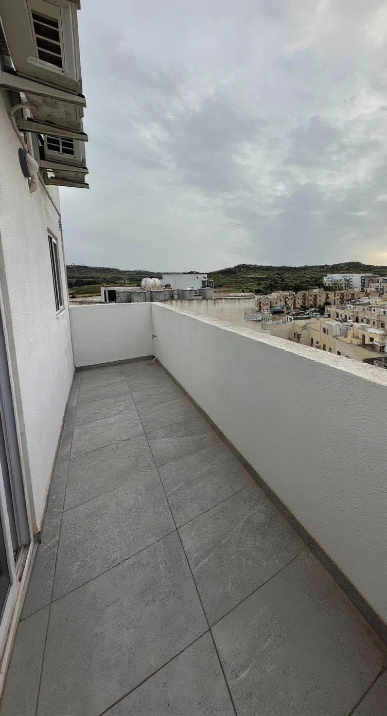 Penthouse in San Pawl il-Baħar - 2 beds, 2 baths — 5