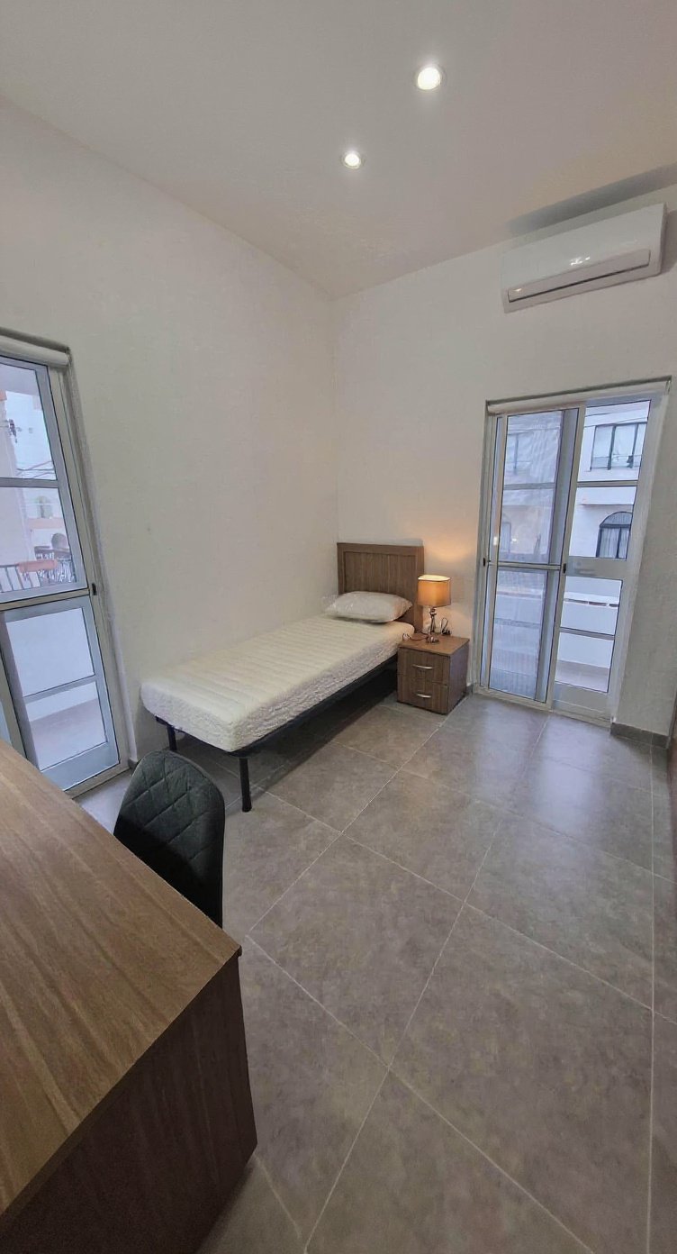Apartment in Bugibba - 3 beds, 1 bath — 3